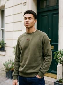 Nike كنزة رجالية بياقة دائرية من نوكتا باللون الأخضر - Cargo Khaki - مشاهدة 1