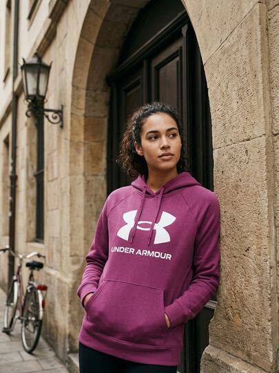 Under Armour كنزة رياضية براقة للنساء باللون الوردي من رايفال