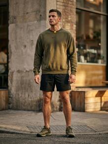 Nike كنزة رجالية بياقة دائرية من نوكتا باللون الأخضر - Cargo Khaki - مشاهدة 2