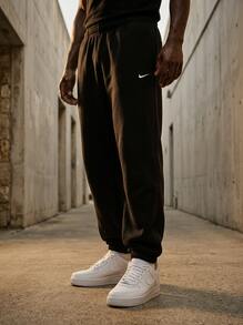 Nike بنطال صوف للرجال Solo Swoosh باللون الأسود - Black/Black/White - مشاهدة 5