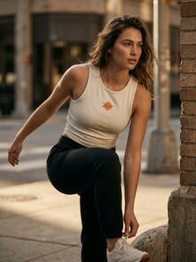 Reebok ملابس علوية بدون أكمام أبيض للنساء - أبيض - مشاهدة 2