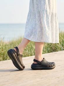 Crocs CLASSIC MEGA CRUSH CLOG Women's Clogs Flexible Cushioned Lightweight Garden Summer Shopping Black 207521-001 - Black - View 5