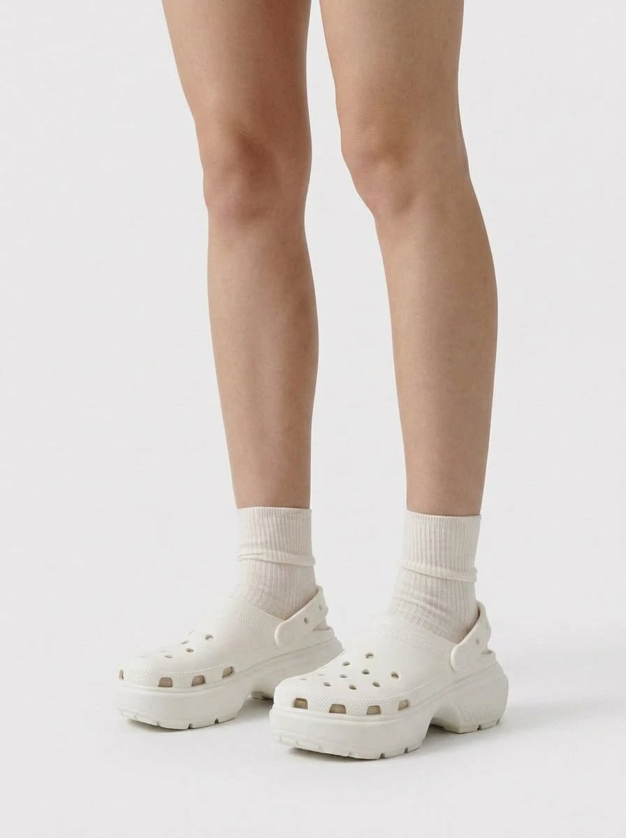 Crocs CLASSIC CLOG Women's Clogs Waterproof Slip-On Anti-Slip Beach Outdoor Walking White 209347-0WV - White - View 1