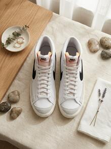 Nike Blazer Mid '77 Vintage 白色 - 黑白 - 查看 1
