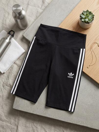 Pantalones cortos de ciclista para mujer Adidas Adicolor Essentials de cintura alta, ajuste delgado, livianos, suaves, elásticos y absorben el sudor para gimnasio y entrenamiento, color negro IC8799