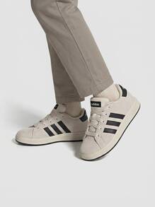 Adidas أحذية رياضية للأطفال من طراز Grand Court 00s JR5569 - رمادي فاتح - مشاهدة 1