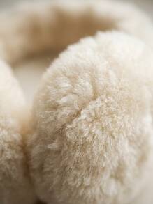 UGG سماعات أذن نسائية لاسلكية من الجلد الغنم اللون البيج الكلاسيكية - Chestnut - مشاهدة 4