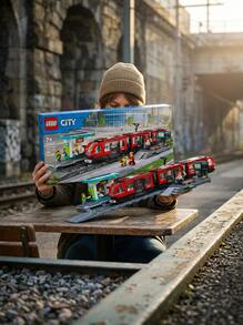 LEGO 60423 عربة الترام والمحطة في المدينة 7 سنوات+ - متعدد الألوان - مشاهدة 2