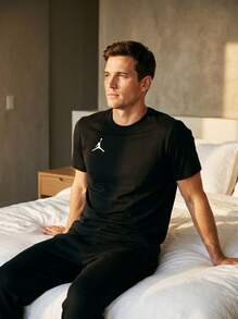 Jordan Men's Sports Tees & Tanks Quick-Dry Skin-Friendly Stretchy Travel Daily Weekend Black A20142-049 - Black - View 3