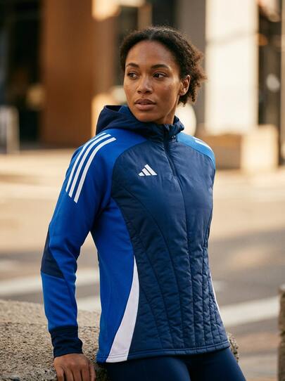 Adidas جاكيتات رياضية قابلة للتنفس قابلة للطي خفيفة الوزن للتنقل في عطلة نهاية الأسبوع والأنشطة الخارجية باللون الأزرق IY0122