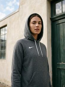 Nike كنزة رياضية نسائية بارك 20 رمادي - رمادي غامق - مشاهدة 1