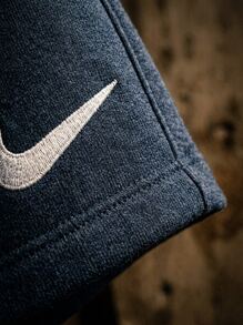 Nike شورت رياضي سهل التنسيق بخصر مطاطي قابل للتنفس للصيف والجيم والاستخدام اليومي باللون الكحلي IB1243-410 - Dark Blue - مشاهدة 5