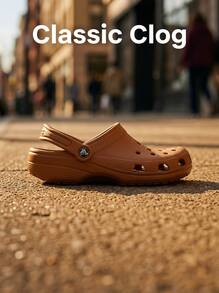 Crocs صنادل رياضية كلاسيكية للرجال سريعة الجفاف سهلة التنسيق مضادة للانزلاق للتسوق اليومي والشاطئ باللون البني 10001-21N - بني - مشاهدة 1