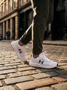Under Armour أحذية تدريب رجالية Charged Assert 10 باللون الأبيض والأسود 3026175 - رمادي - مشاهدة 6