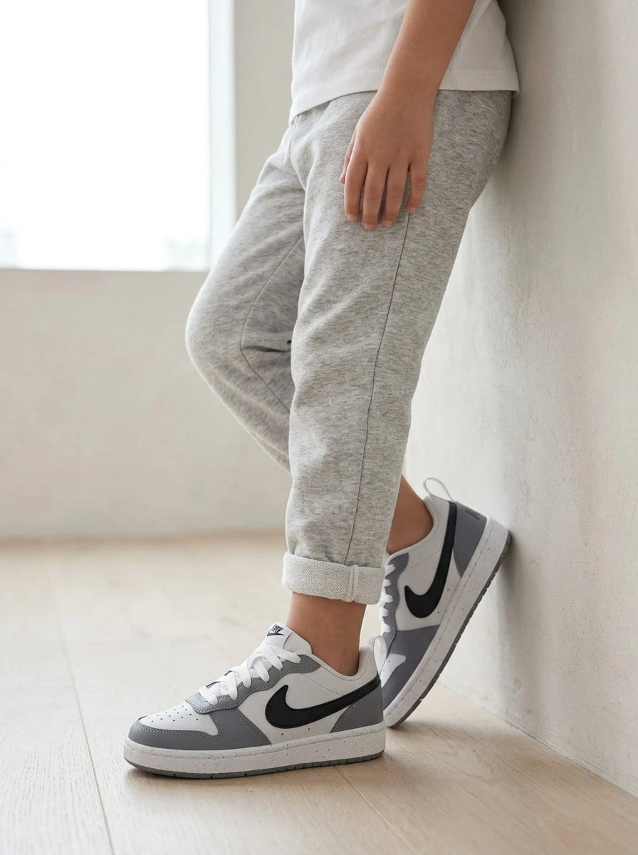 Nike Court Borough Kids' Sneakers Durable Classic Retro Office Weekend Walking DV5456-016 - Vit/Grå - Visa 1