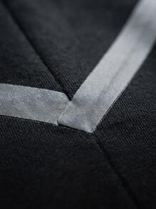Nike Men's Sports Jackets Comfortable Stretchy Versatile Weekend Commuting Outdoor Black HV0949 010 - Black - View 4