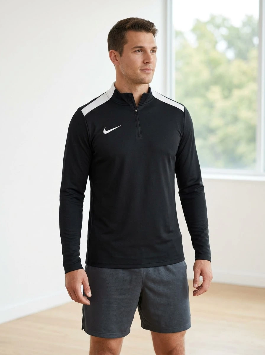 Nike تي شيرتات وقمصان رياضية للرجال بقصة كلاسيكية سريعة الجفاف وصديقة للبشرة للرياضة والمنزل والمدرسة باللون الأسود FD7671-010 - الأسود - مشاهدة 1