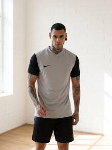 Nike Men's Sports Tees & Tanks Breathable Classic Fit Quick-Dry Daily Weekend Training Grey DH8035-052 - Grey - View 3