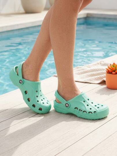 Crocs صنادل رياضية للنساء قابلة للتنفس ومقاومة للماء وقابلة للتعديل للعطلات الصيفية والشاطئ 10126-3UG