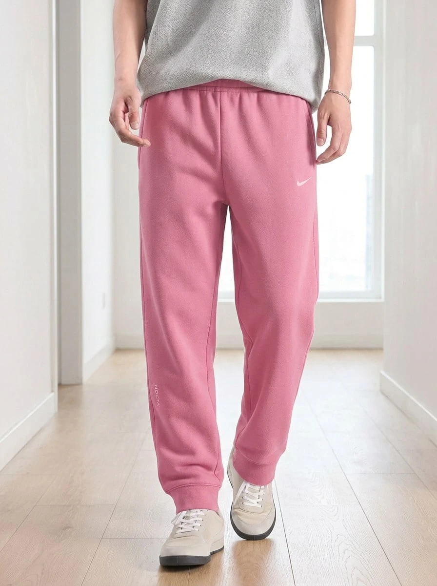 Nike بنطلون رياضي رجالي من نوكتا باللون الوردي - Desert Berry/Elemental Pink - مشاهدة 1