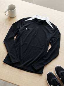 Nike تي شيرتات وقمصان رياضية للرجال بقصة كلاسيكية سريعة الجفاف وصديقة للبشرة للرياضة والمنزل والمدرسة باللون الأسود FD7671-010 - الأسود - مشاهدة 2