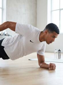 Nike تي شيرتات وقمصان رياضية للرجال بقصة كلاسيكية سريعة الجفاف وصديقة للبشرة للاستخدام اليومي وعطلة نهاية الأسبوع والتدريب باللون الأبيض FZ9271-101 - أبيض - مشاهدة 5