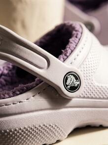 Crocs كلاسيك كلوج نسائي ناعم مانع للانزلاق مرن للشاطئ والاستخدام اليومي الكاجوال 203591-5PU - ضباب الموف - مشاهدة 5