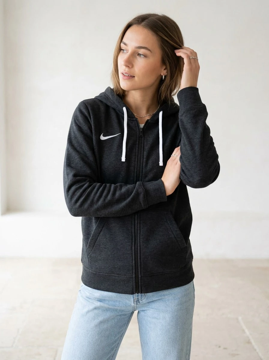 Nike جاكيتات رياضية للنساء متعددة الاستخدامات مقاومة للرياح سريعة الجفاف للتدريب والتنقل والمشي لمسافات طويلة باللون الأسود IB1230-010 - الأسود - مشاهدة 1