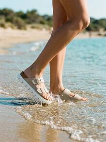 Birkenstock صنادل نسائية مسطحة من أريزونا سهلة التنسيق سريعة الجفاف متعددة الاستخدامات للاستخدام اليومي والعطلات وعطلة نهاية الأسبوع باللون البيج 1029094 - قلعة رملية - مشاهدة 7
