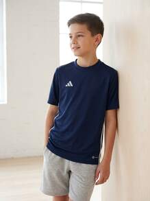 Adidas قمصان أولاد مراهقين بقصة كلاسيكية سريعة الجفاف وصديقة للبشرة للاستخدام اليومي وعطلة نهاية الأسبوع والتدريب H44537 - الأزرق - مشاهدة 1