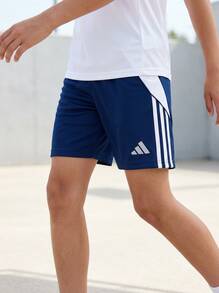 Adidas شورتات أولاد مراهقين خفيفة الوزن متعددة الاستخدامات مريحة للتدريب في الهواء الطلق والاستخدام اليومي IR9369 - أزرق بحري - مشاهدة 1