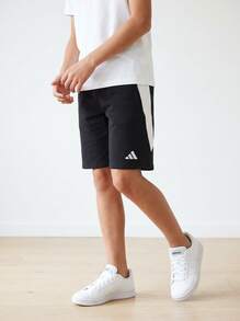 Adidas شورتات أولاد مراهقين سريعة الجفاف وماصة للرطوبة متينة للرياضة وعطلة نهاية الأسبوع والصيف IJ7662 - الأسود - مشاهدة 1