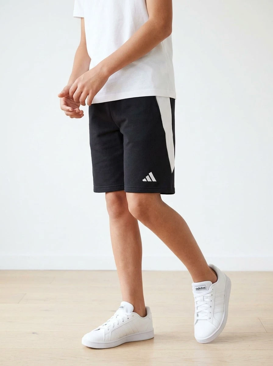 Adidas شورتات أولاد مراهقين سريعة الجفاف وماصة للرطوبة متينة للرياضة وعطلة نهاية الأسبوع والصيف IJ7662 - الأسود - مشاهدة 1