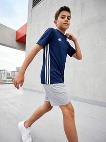 Adidas قمصان أولاد مراهقين بقصة كلاسيكية سريعة الجفاف وصديقة للبشرة للاستخدام اليومي وعطلة نهاية الأسبوع والتدريب H44537 - الأزرق - مشاهدة 3