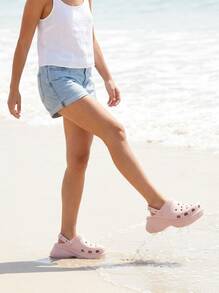 Crocs أحذية نسائية قابلة للتنفس متينة مريحة للسفر والتسوق في عطلة نهاية الأسبوع 206302-6UR - كوارتز - مشاهدة 3