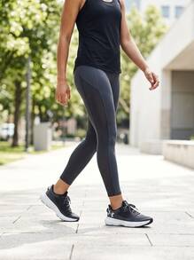 Under Armour UA W INFINITE - Black - View 5