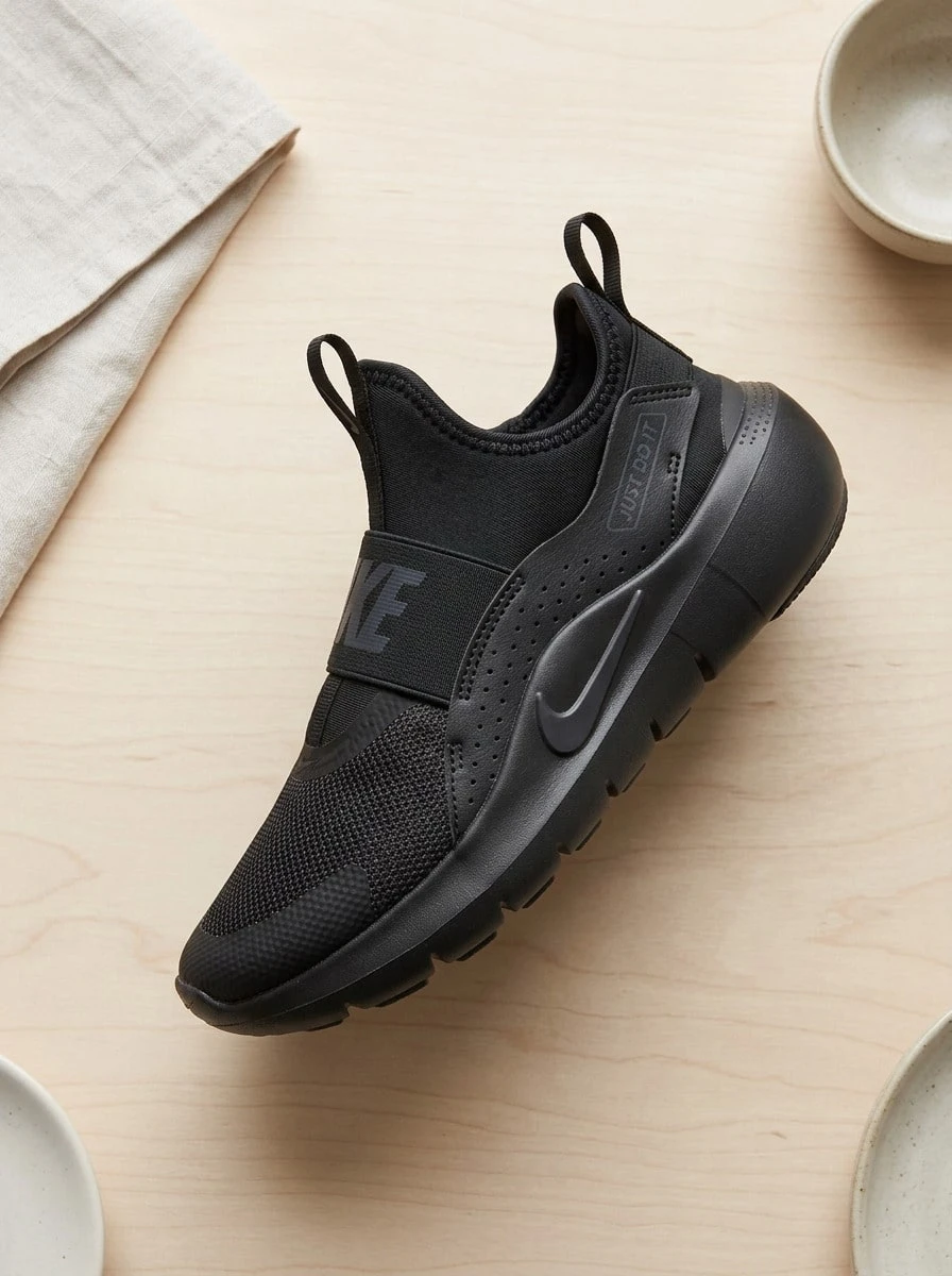 Nike أحذية رياضية للأطفال، سريعة الاستجابة، مريحة، للخروج والمشي والجيم، IF2894-001 - الأسود - مشاهدة 1