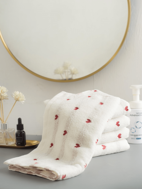 SHEIN 1PC Premium Cotton Absorbent Heart Pattern Bath Towel Set Soft Thick Plush Face Hand Towels For Couples Spa Bathroom Home Decor Gift Set