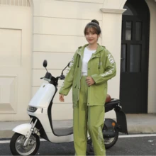 SHEIN 1 件套雨衣套装，含夹克和裤子，防水 PVC 套装，适合骑自行车、送货、摩托车、踏板车、男女通用夏季降温、海滩、旅行 - 彩色 - 查看 2
