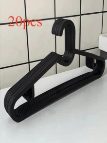 SHEIN 1 قطعة/10 قطع/20 قطعة/40 قطعة شماعة بلاستيكية بسيطة للمنزل مانعة للانزلاق، حامل ملابس، رف تجفيف الملابس، مع مشبك تعليق بدون آثار وخطاف، باللونين الأسود والأبيض - الأسود - مشاهدة 13