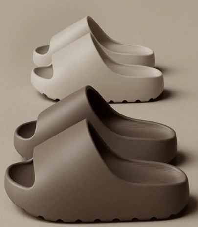 SHEIN 男女通用软拖鞋 - 舒适的室内/室外人字拖，情侣拖鞋，防滑纹理鞋底，可调节踝带，足弓支撑，米色和棕色，非常适合休闲穿着，可调节舒适拖鞋 | 露趾 | EVA 材质，家居拖鞋