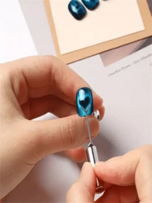 1 Dụng Cụ Trang Trí Móng Tay Hình Trái Tim Mũi Tên Từ Tính Hai Đầu Thiết Kế Mắt Mèo Lấp Lánh Dùng Để Tự Làm Móng Tay Chân, Trang Trí Móng Chính Xác, Tinh Tế Như Ở Salon. Hiệu Ứng Kim Loại - Nhiều màu - Xem 6