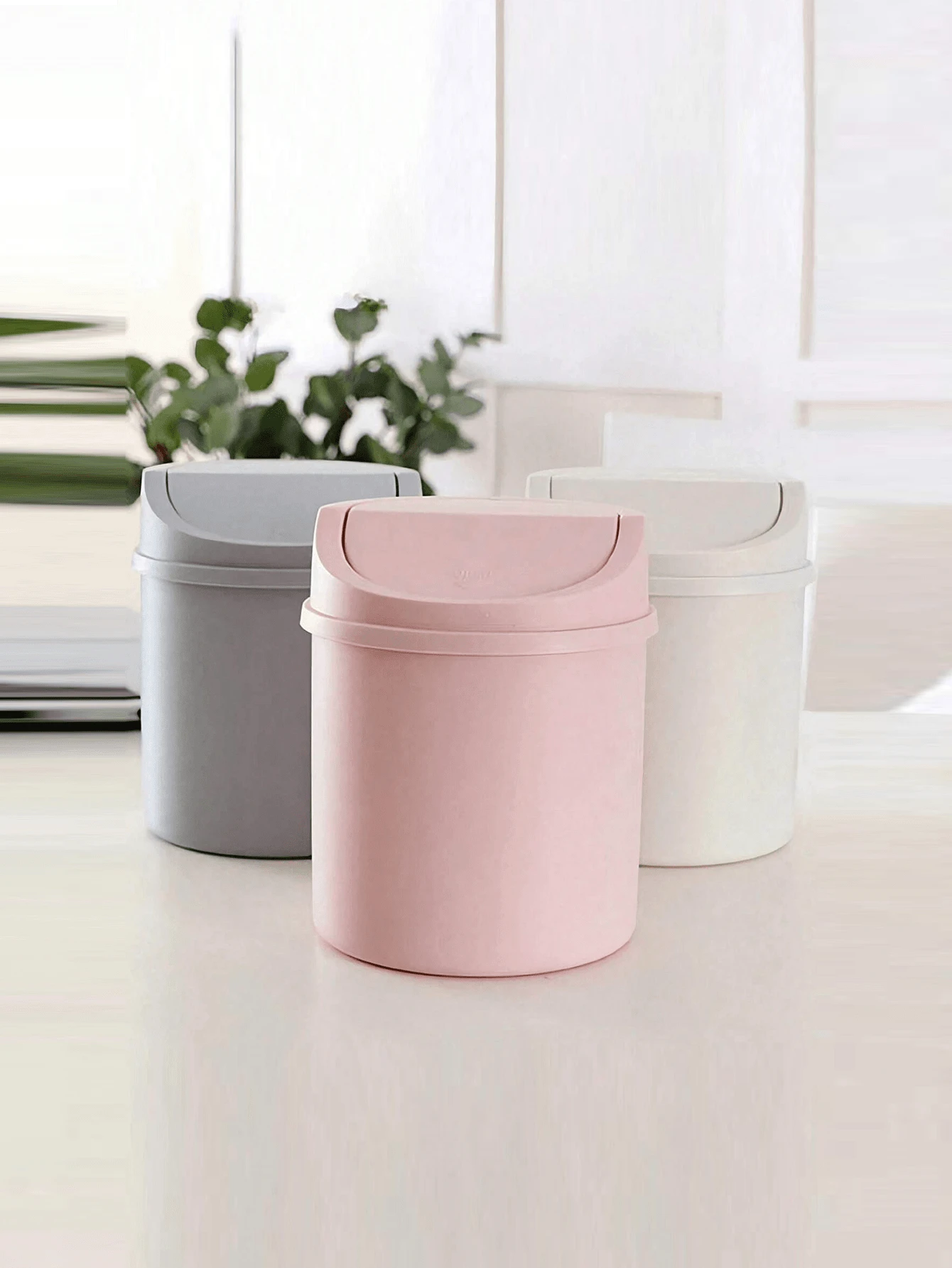 SHEIN 1PC Mini Garbage Bin, Covered Small Trash Can, Desktop Trash Can, Plastic Desktop Waste Paper Basket, Used For Storing Fruit Peel And Paper Scraps On Desk To Keep Tidy, For Bathroom, Home Office Desk Decor, Coffee Table, Office, Living Room, Study Back To School - Multicolor - View 1