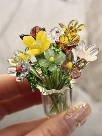 1" Minivaso de vidrio con flores artificiales, decoración de boda, adorno de pareja - decoración de mesa. Este adorable minivaso de vidrio con flores artificiales realistas es una pieza decorativa perfecta. Está cuidadosamente elaborado para añadir un toque de elegancia y frescura a cualquier espacio. Está hecho de vidrio de alta calidad y tiene un aspecto sofisticado y refinado.