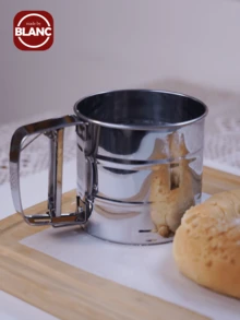 1入組不銹鋼麵粉篩銀色手持式自動糖粉篩搖動烘焙篩