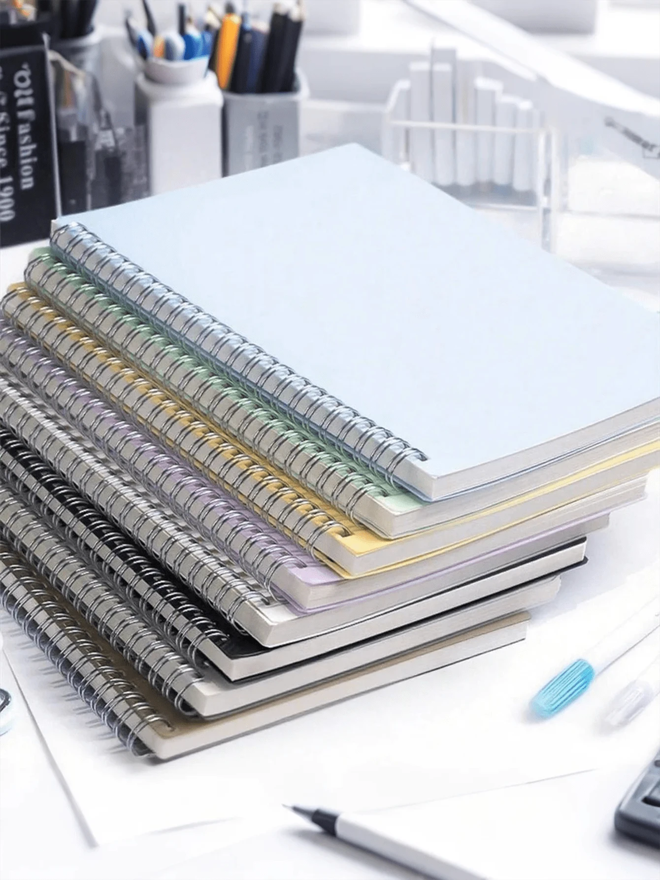 21 cm x 14 cm Spiralbindung Notizbuch, 80 Blatt/160 Seiten, Hardcover Notizbuch mit horizontalem Raster und wasserfestem Einband, Mehrzweck-Tagebuch-Notizbuch in verschiedenen Farben für Büro, Zuhause, Schule, extra dickes Schüler-Spiralbindung Notizbuch, Tagebuch mit horizontalen Linien, einfach - Verschiedenfarbig - Übersicht 1