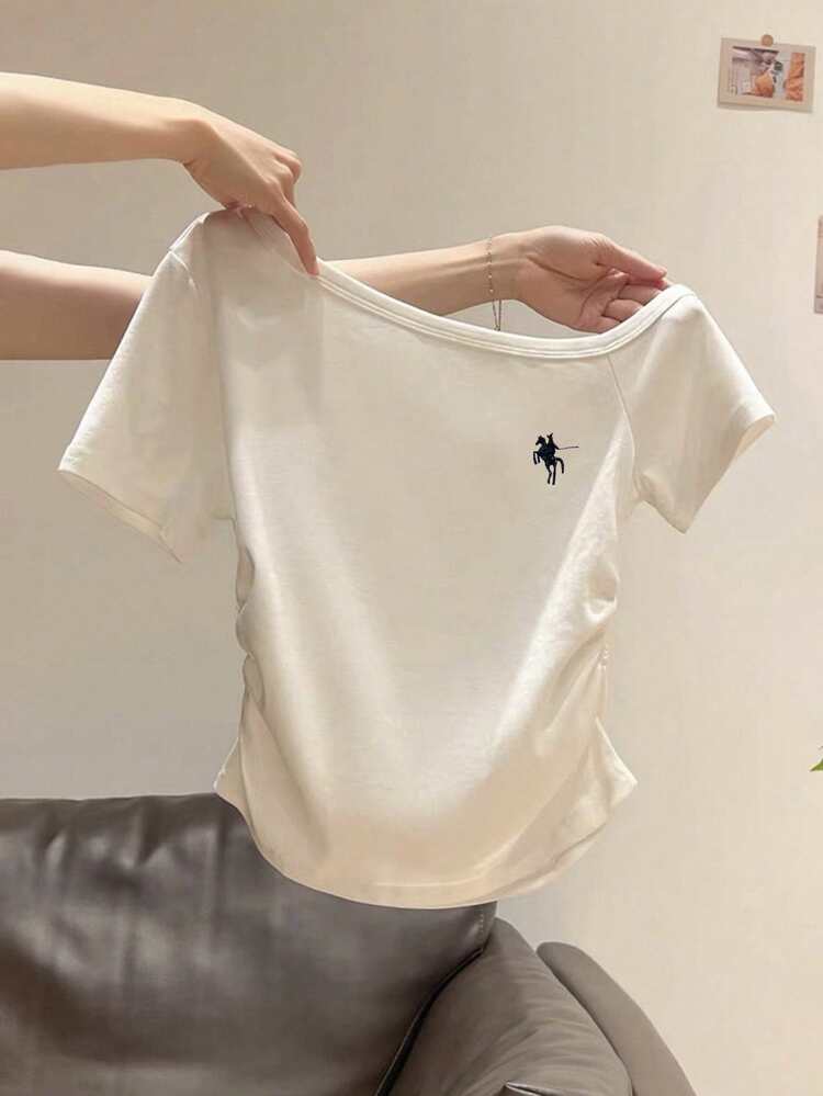 Camiseta de mujer con cuello asimétrico, manga corta y bordado de color contrastante - Gris - Añade 7