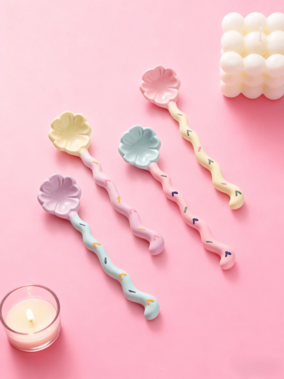 Joivida 1 pieza Cuchara larga de cerámica color macaron, cuchara de postre para el hogar, cuchara para revolver, cuchara de café, cuchara de helado, con forma floral encantadora, regalo de Navidad, útiles escolares