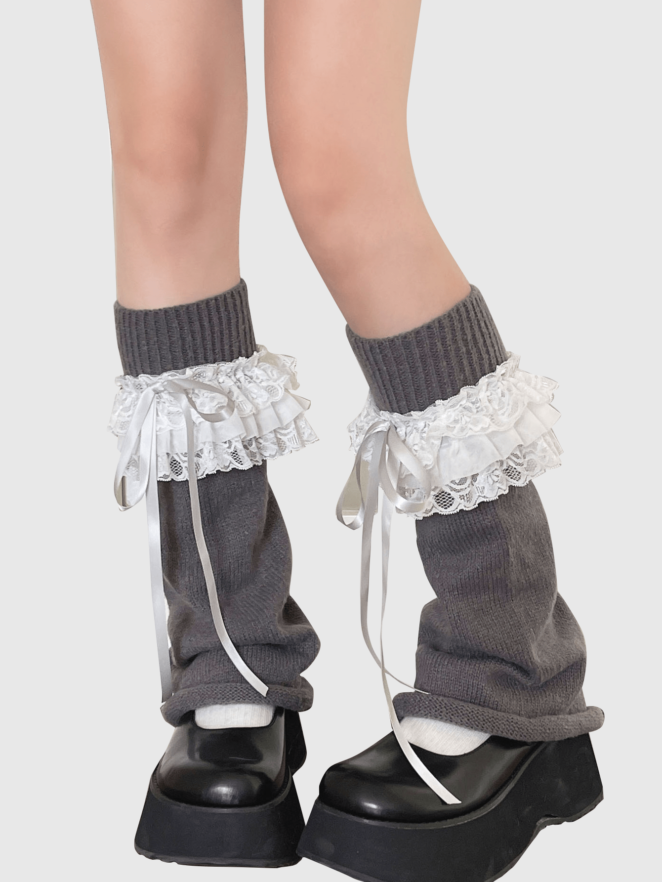 Kawaii Ein süßer gestrickter Beinwärmer mit Spitzenband, kombiniert mit Harajuku Gothic Lolita Y2K Stiefeln.
