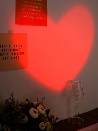 1 pieza Pequeño proyector de luz de atmósfera con forma de corazón rojo y rosa, lámpara de amor romántica de material plástico alimentada por USB, adecuada para fotografía, hogar, sala de estar, dormitorio